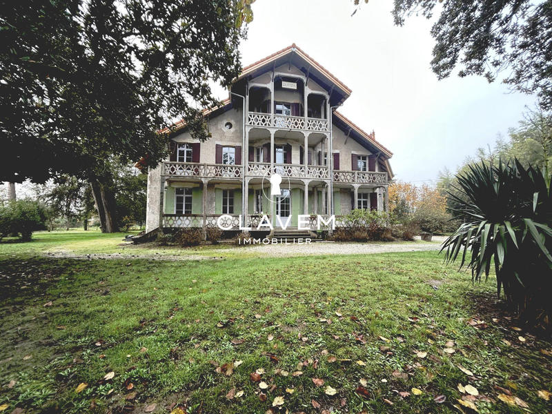 Maison - 350 m² - 15 pièces