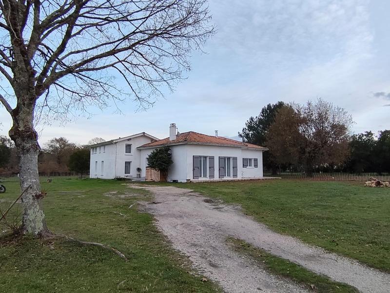 Maison - 205 m² - 9 pièces