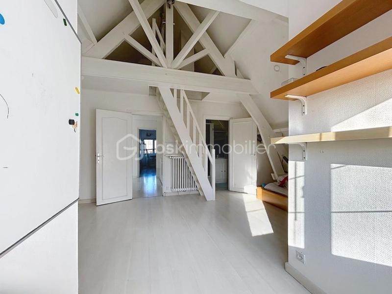 Maison traditionnelle - 195 m² - 6 pièces