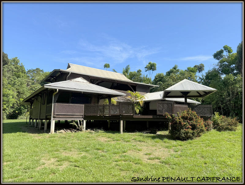 Maison de bois - 268 m² - 5 pièces