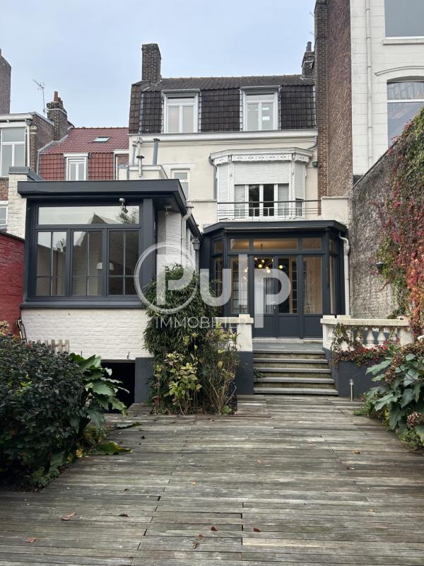 Propriété - 213 m² - 7 pièces