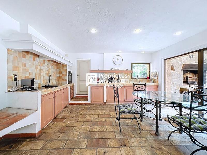 Maison - 211 m² - 7 pièces