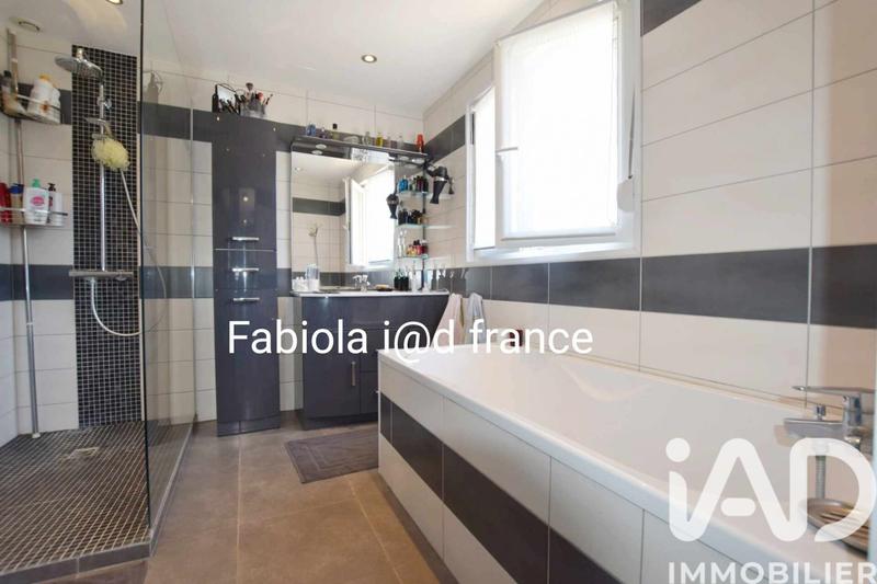 Maison - 192 m² - 11 pièces