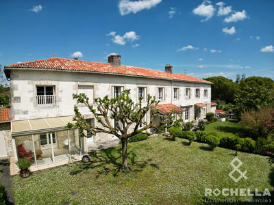 Maison ancienne - 305 m² - 11 pièces