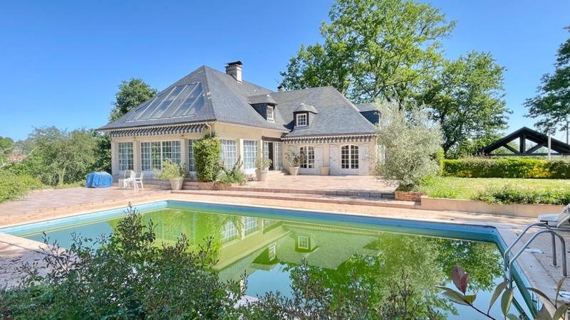 Maison - 401 m² - 10 pièces