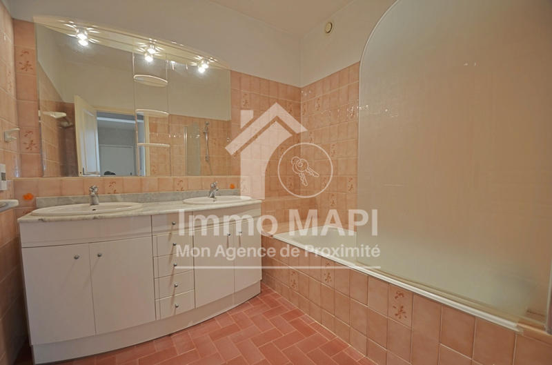 Maison - 460 m² - 10 pièces