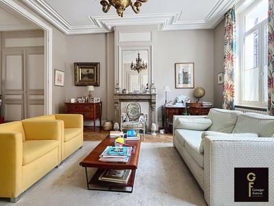 Maison - 255 m² - 9 pièces