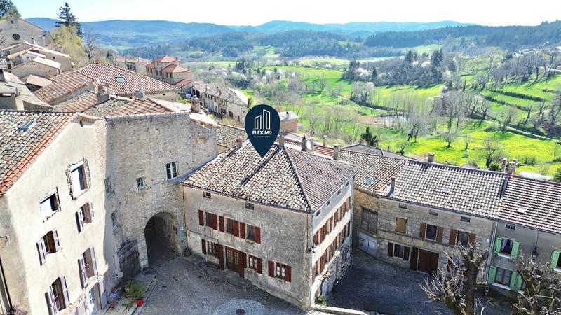 Maison - 157 m² - 8 pièces