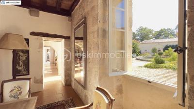 Propriété - 800 m² - 23 pièces