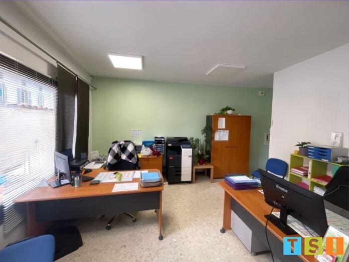 Local d'activités - 56 m² - 3 pièces