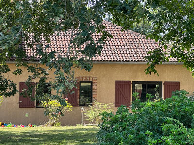 Maison - 180 m² - 8 pièces