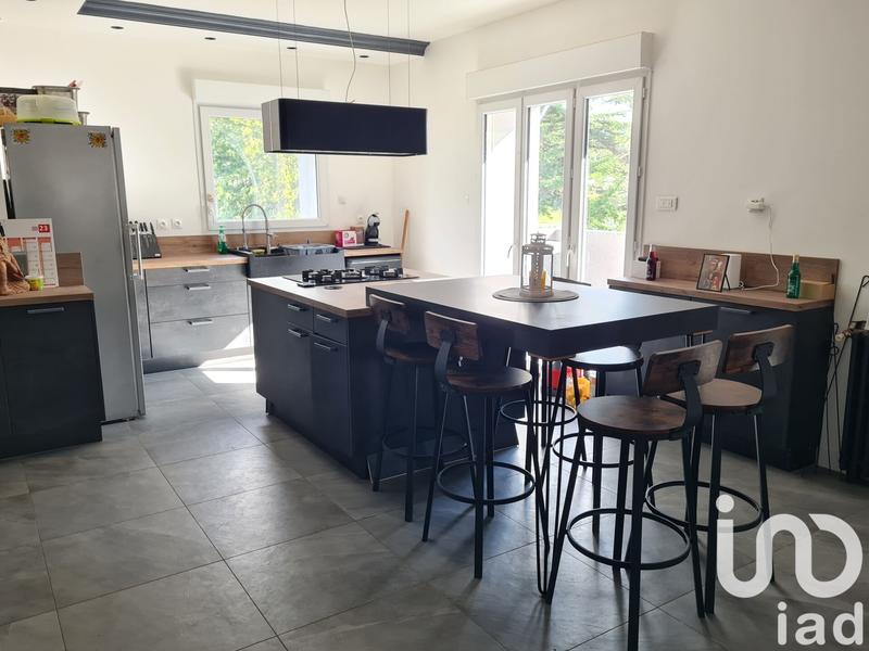 Maison - 370 m² - 9 pièces