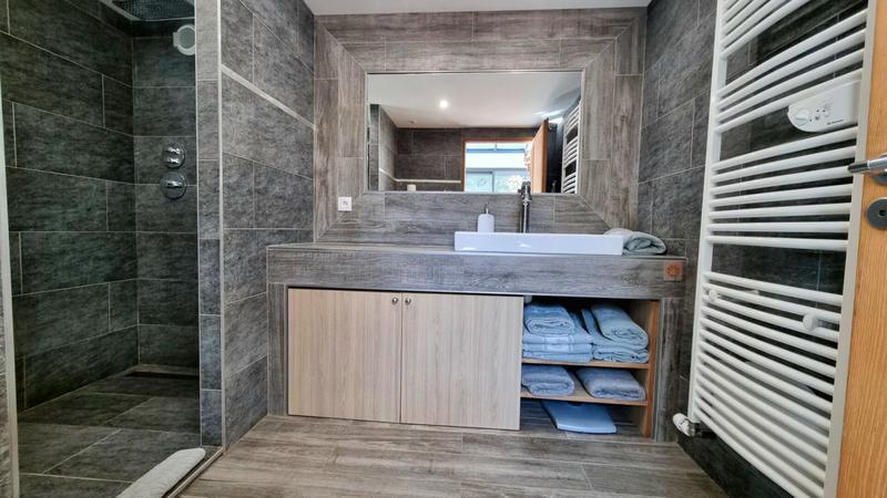 Maison - 250 m² - 9 pièces