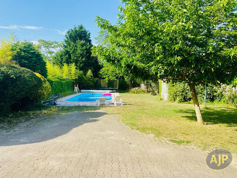 Maison - 315 m² - 10 pièces