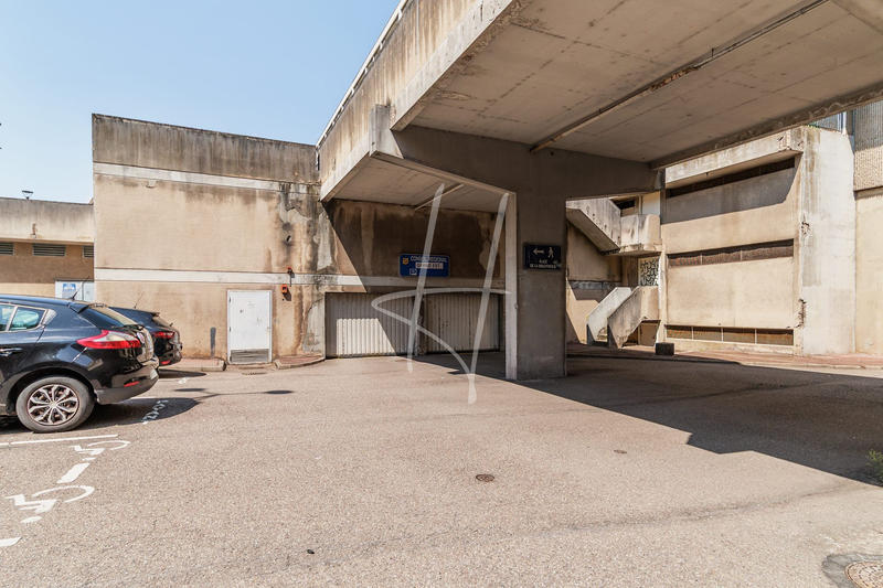 Parking / Garage - 13 m²