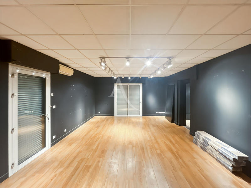 Local commercial - 121 m²