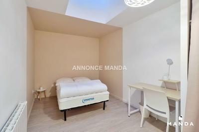 Chambre - 8 m² - 5 pièces