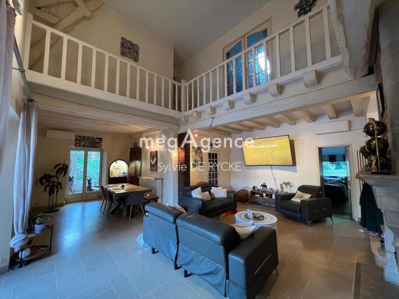 Maison - 367 m² - 9 pièces