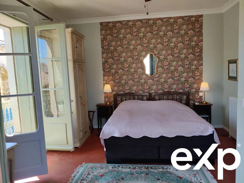 Maison - 430 m² - 18 pièces