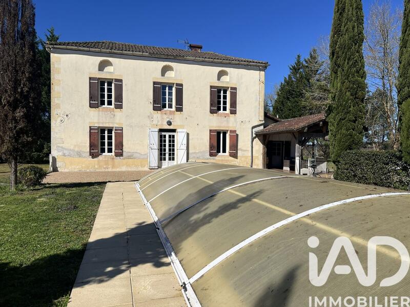 Maison - 220 m² - 5 pièces