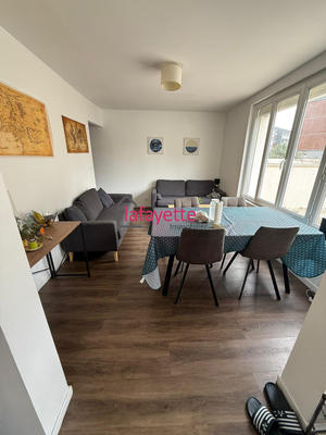 Maison - 96 m² - 6 pièces