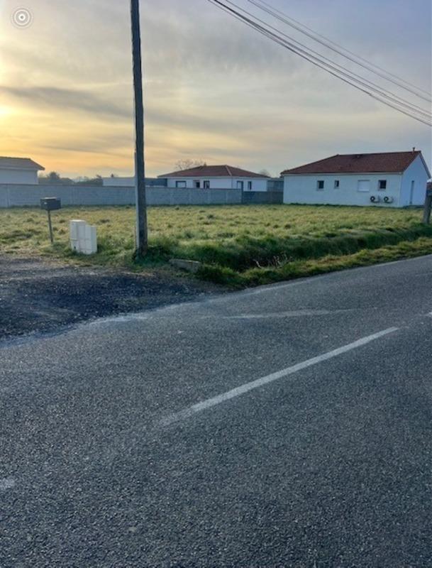 Terrain constructible - 911 m²