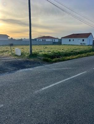 Terrain constructible - 911 m²