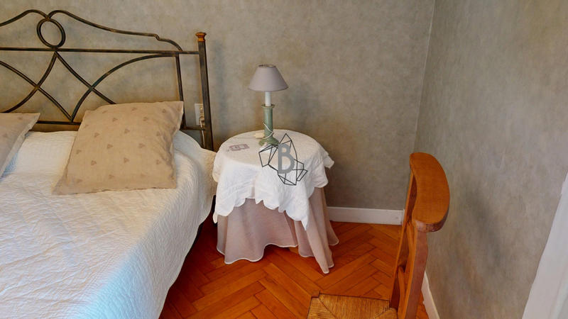 Maison - 250 m² - 8 pièces