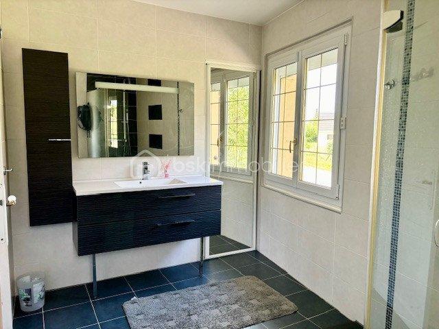 Maison - 200 m² - 6 pièces