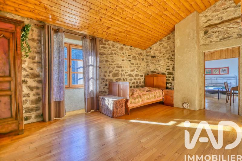 Maison - 215 m² - 6 pièces