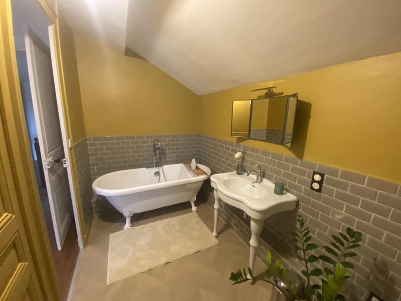 Maison - 325 m² - 10 pièces