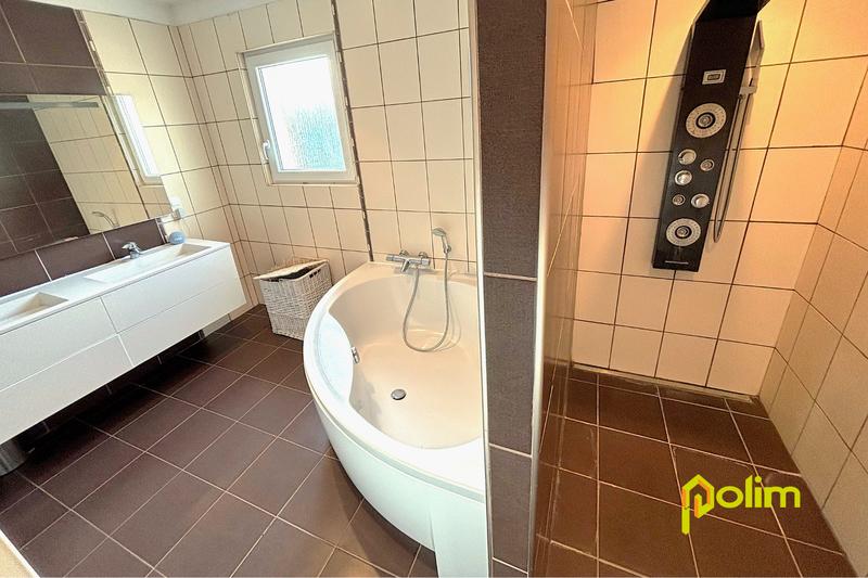 Maison - 181 m² - 6 pièces