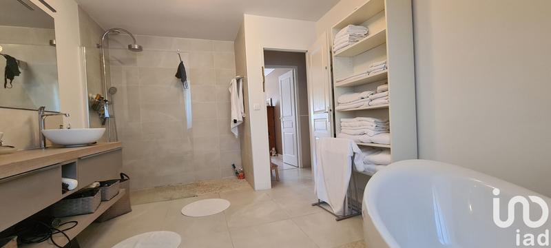 Maison - 219 m² - 6 pièces