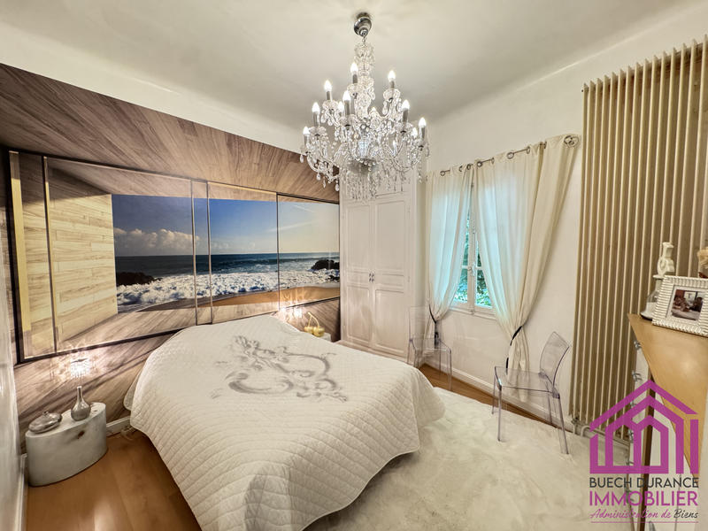 Villa - 233 m² - 6 pièces