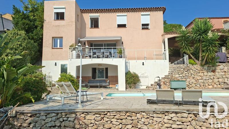 Maison - 159 m² - 5 pièces