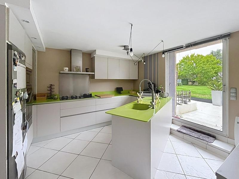 Maison - 220 m² - 6 pièces