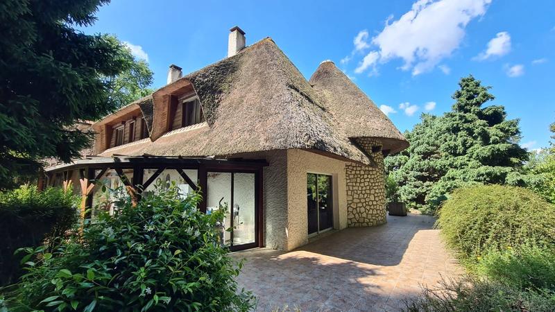 Maison traditionnelle - 268 m² - 10 pièces