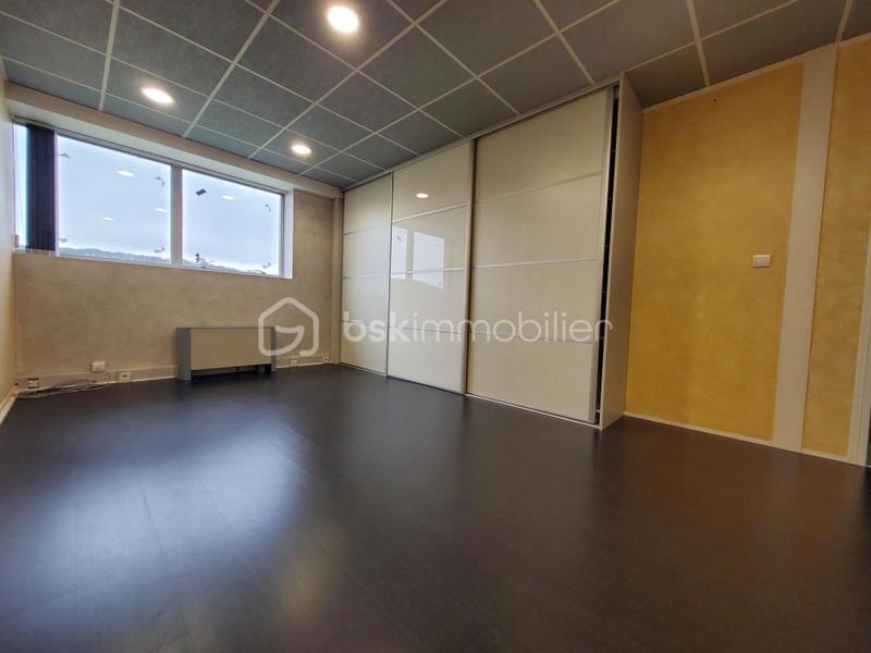 Bureau - 93 m² - 5 pièces