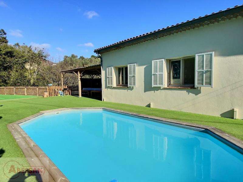 Maison - 200 m² - 7 pièces