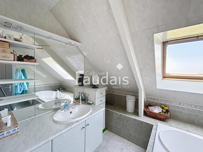 Maison - 155 m² - 6 pièces