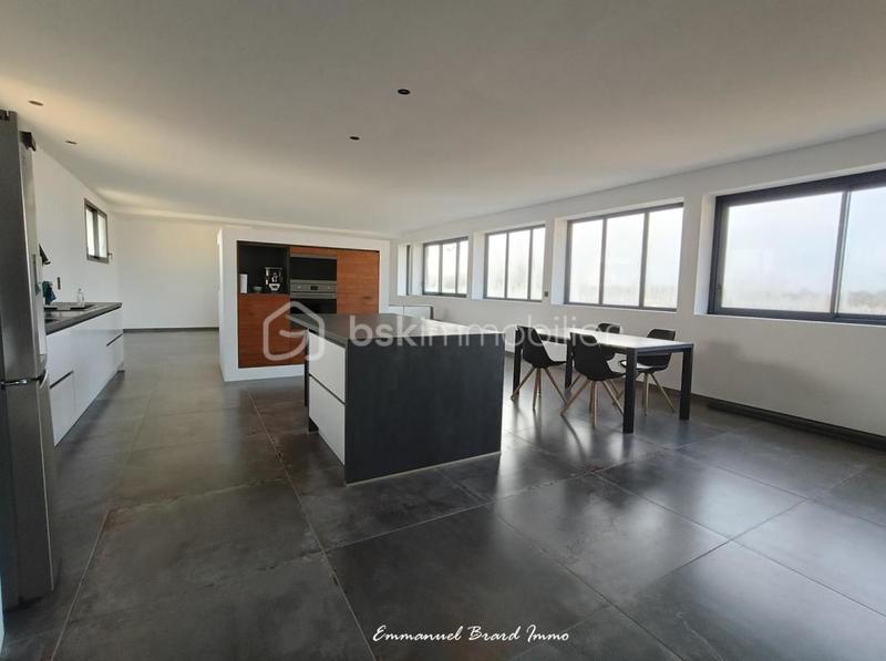 Maison traditionnelle - 180 m² - 5 pièces