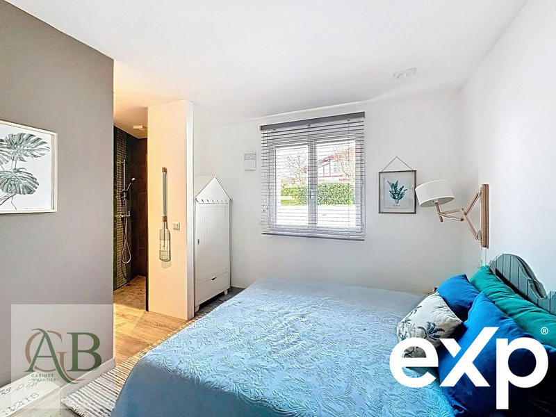 Maison - 220 m² - 7 pièces