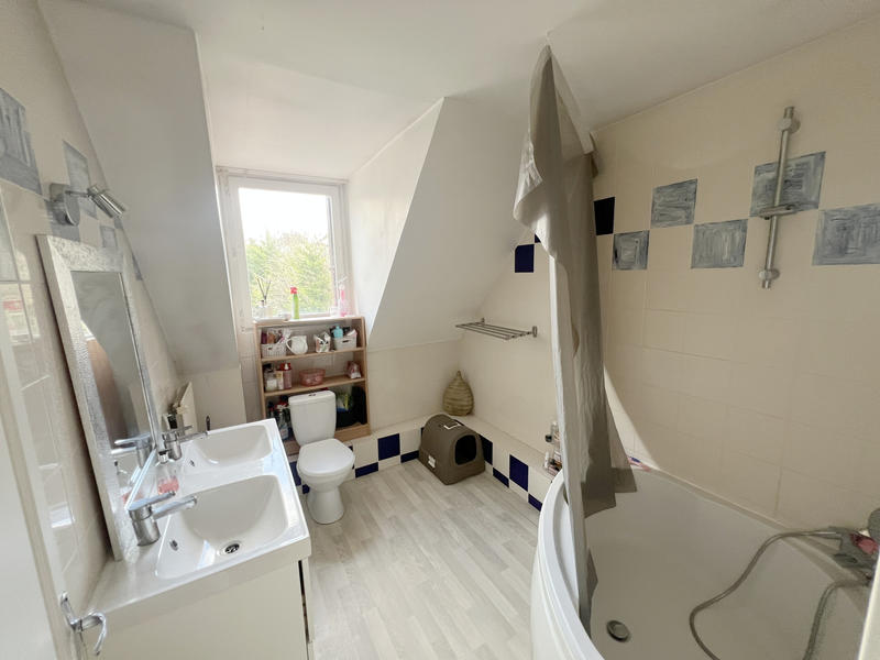 Maison - 90 m² - 5 pièces