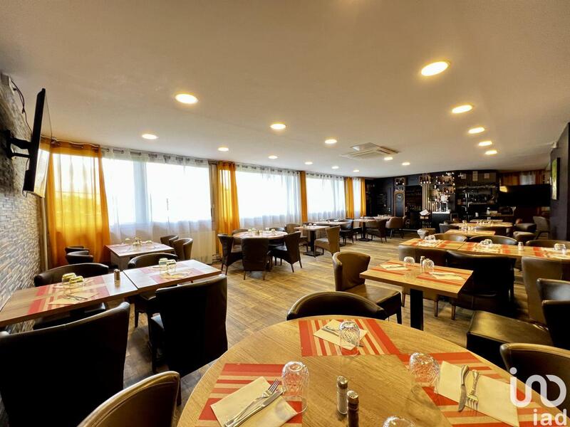 Local commercial - 305 m²