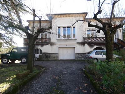 Maison - 202 m² - 7 pièces