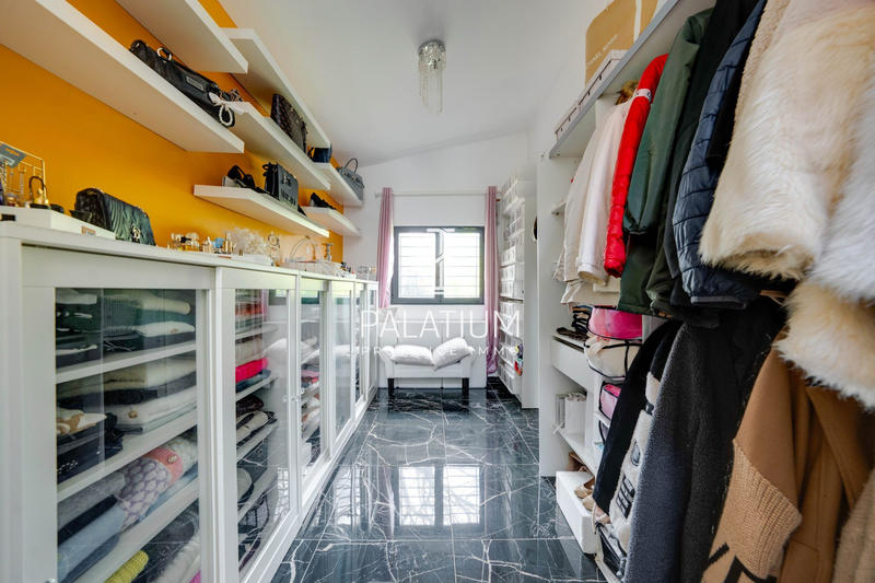 Maison - 221 m² - 5 pièces