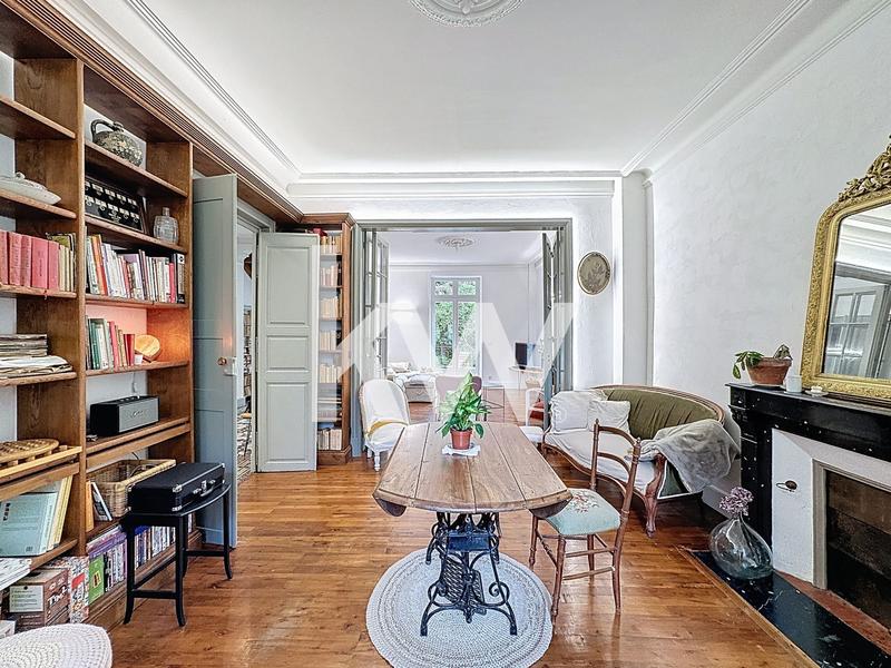 Maison - 205 m² - 7 pièces