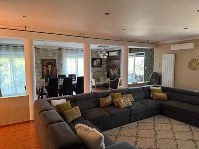 Villa - 176 m² - 6 pièces