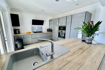 Maison - 280 m² - 8 pièces