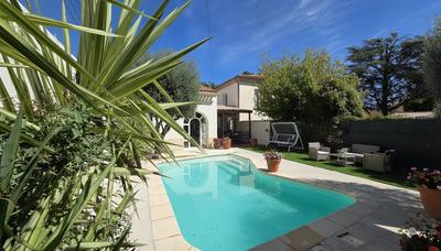 Maison - 111 m² - 4 pièces